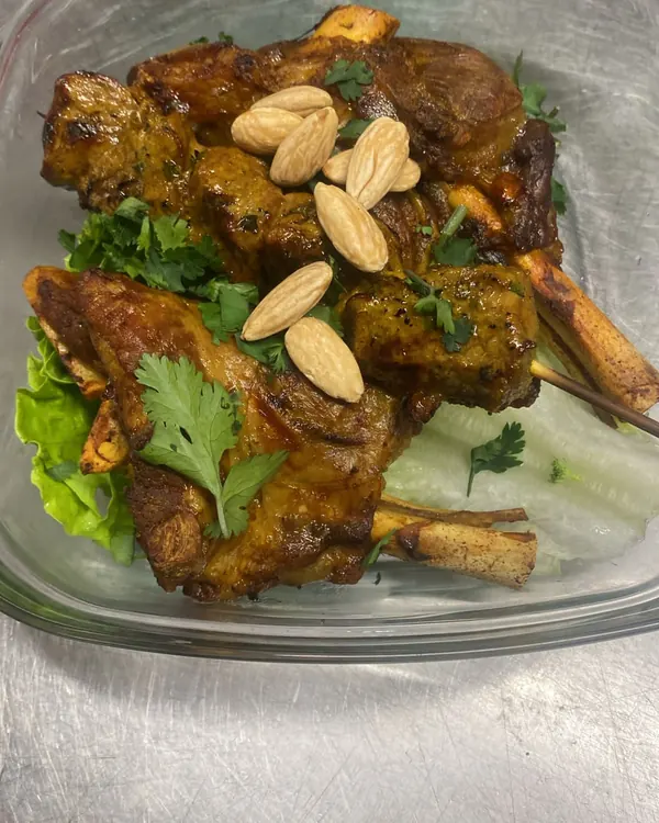 Méchoui d’agneau aux amandes