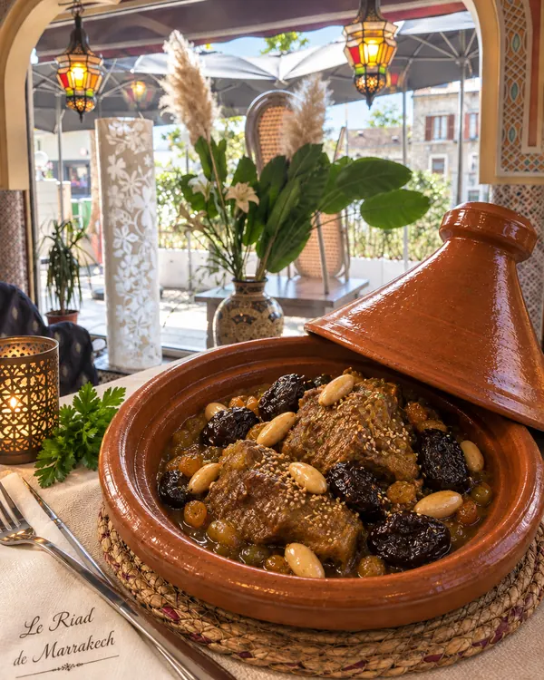 Tajine Fès aux pruneaux et amandes
