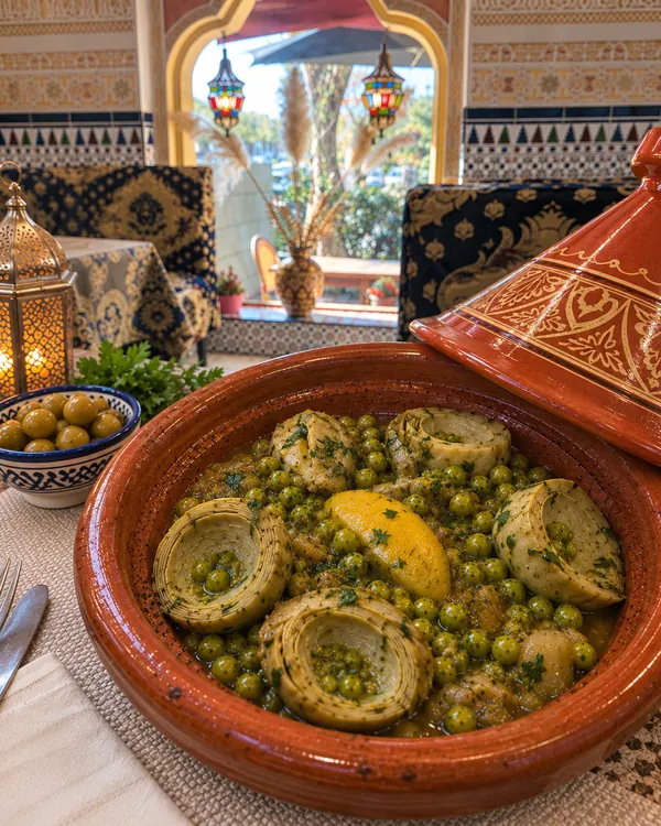 Tajine Oujda aux petits pois et artichauts